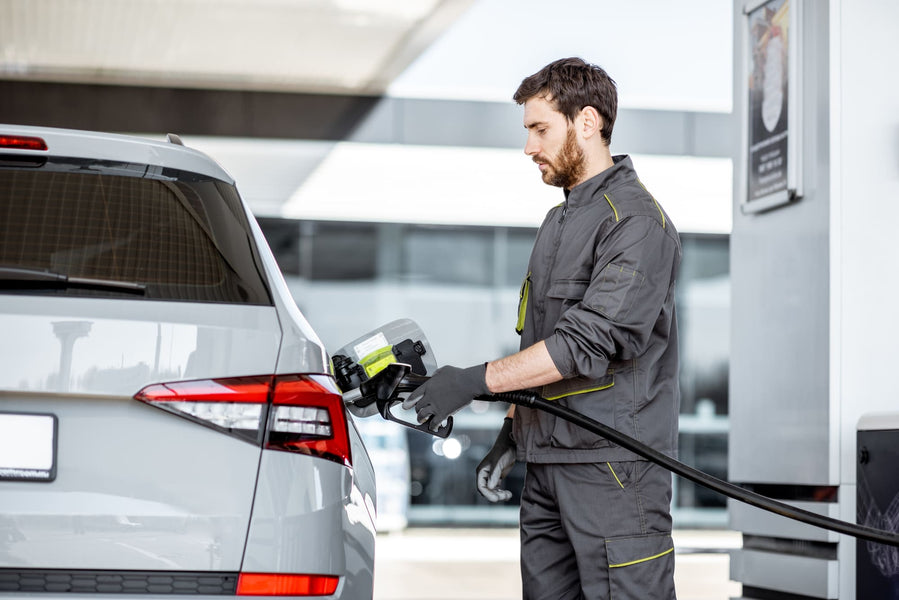 Capire i diversi tipi di carburante e le stazioni di servizio all'estero